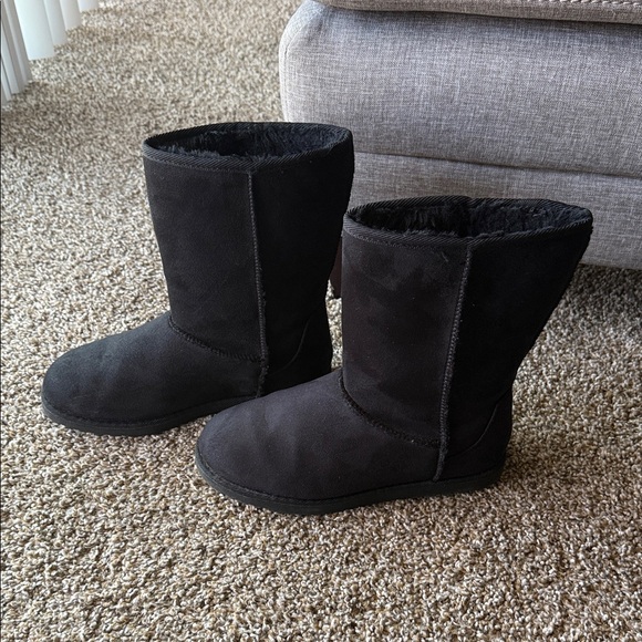 Black Suede Winter Boots - Picture 5 of 5